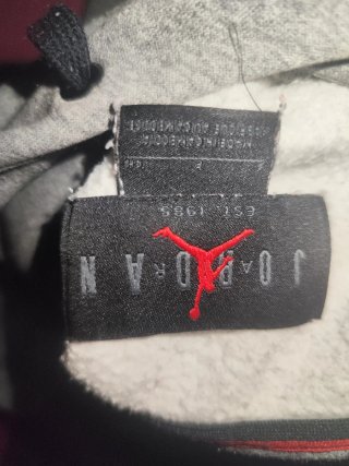 Sudadera Jordan Gris con Logo Nike Air
