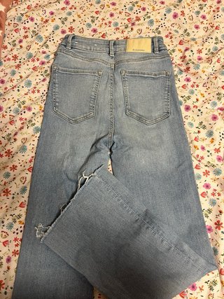 Pantalón vaquero Stradivarius flare azul claro