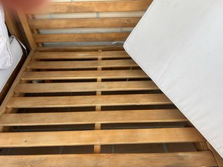 2 sillon, exterior, madera y tela