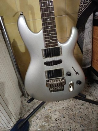 Guitarra Eléctrica Ibanez Ergodyne Plata