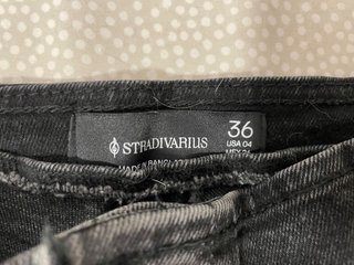 Vaqueros Stradivarius negros D77