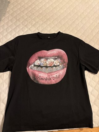 Camiseta Negra Diseño Boca con Diamantes