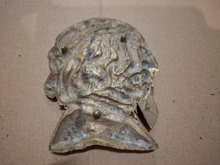 Cenicero de Bronce con Perfil de Hombre