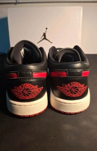 Jordan 1 Low Negro y Rojo