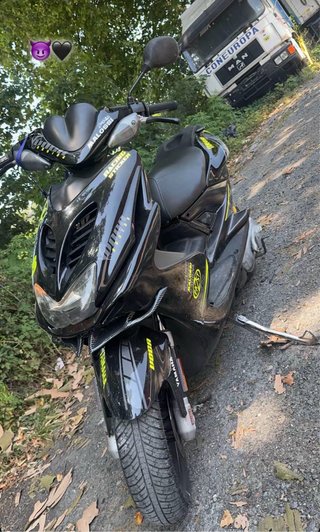 Carenado Yamaha Aerox Negro Con adhesivo