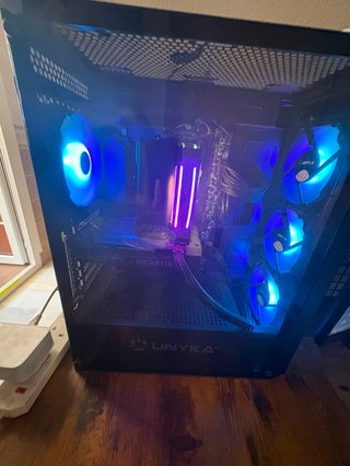 PC Gaming UNYKA Casi Nueva
