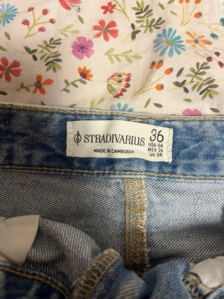 Shorts vaqueros Stradivarius rotos