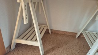 Escritorio Ikea con 2 caballetes