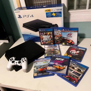 Consola PS4 Slim + 8 Juegos