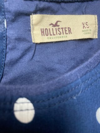 Camiseta Hollister lunares azul