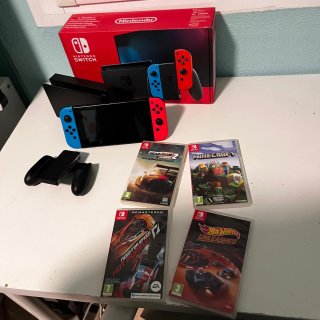 Nintendo Switch + 4 Juegos