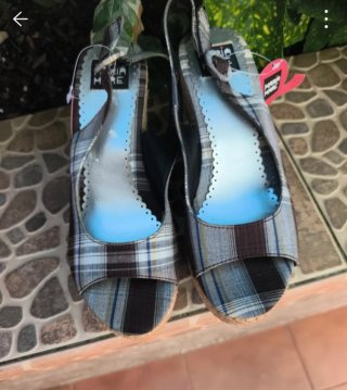 Sandalias cuña a cuadros