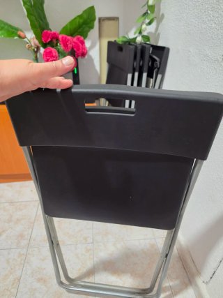 Silla plegable negra y gris
