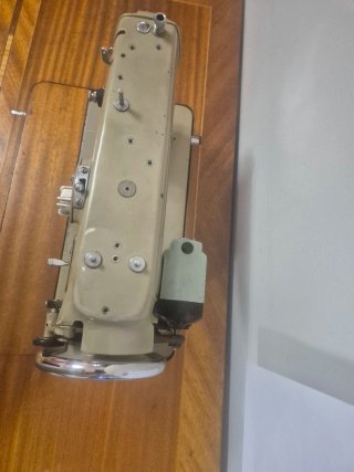 Máquina de coser Alfa antigua mod.9092