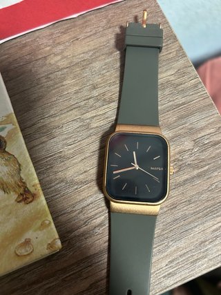 Reloj Parfois dorado y verde