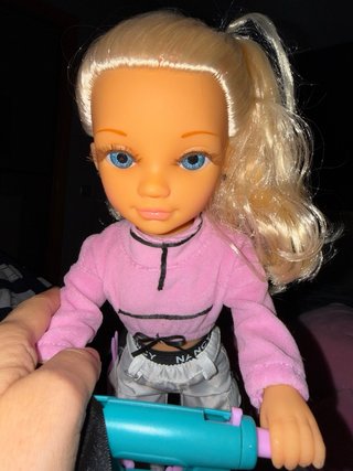 Muñeca Nancy con patinete y accesorios