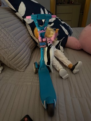 Muñeca Nancy con patinete y accesorios