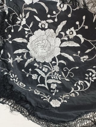 Mantón Manila Seda Bordado Mano