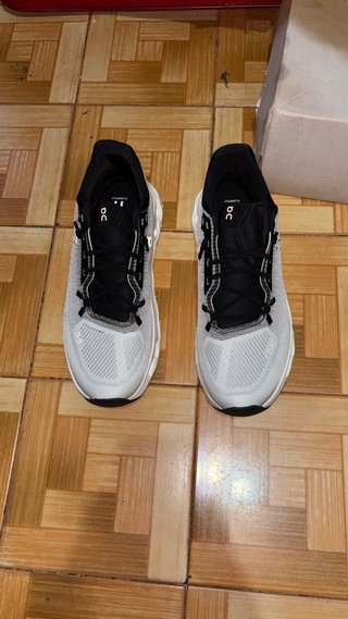 On Running Zapatillas Gris y Blanco