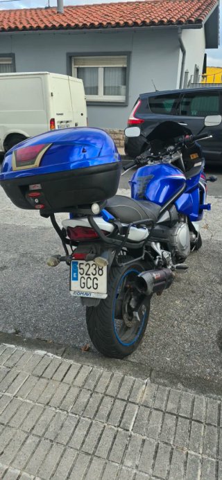 Suzuki GSX650F Azul y Blanca