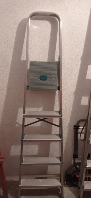 Escalera aluminio 4 peldaños + plataforma