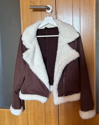 Chaqueta efecto ante con borreguito