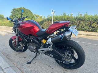 Ducati Monster Roja Negra 696 +ART