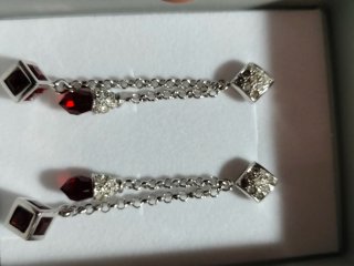 Pendientes vintage con cubos rojos y plateados