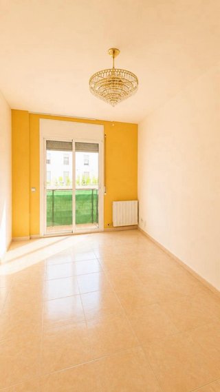 PISO EN VENTA EN EIXAMPLE – MATARÓ Amplio y lum