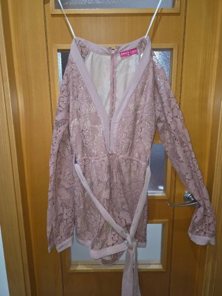 Mono de encaje rosa talla M