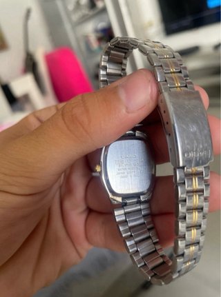 Reloj Casio Quartz Dorado y Plateado