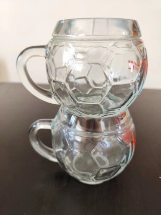 2 Canecas de Cerveja - Formato Bola de  Futebol