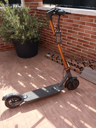 Patinete Eléctrico Naranja y Gris