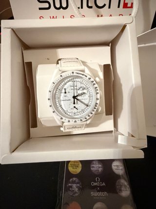 Omega x Swatch Snoopy MoonSwatch