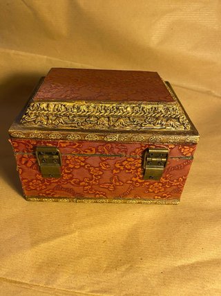 Cofanetto portagioie vintage con orologio