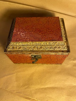 Cofanetto portagioie vintage con orologio