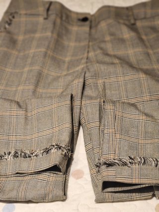 Pantalones vaqueros con parches dorados