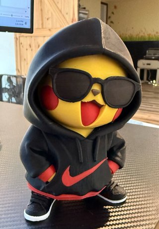 Figura Pikachu Urbano Nike