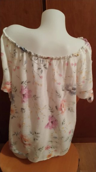 Blusa floral hombros descubiertos