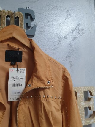 Chaqueta Zara con tachuelas Talla XS