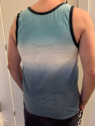 Camiseta Hollister degradada azul y blanco