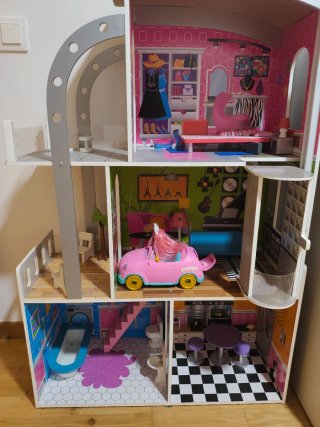 Casita de muñecas con accesorios