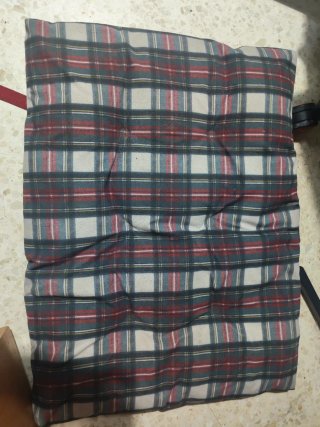 Cama para perros a cuadros