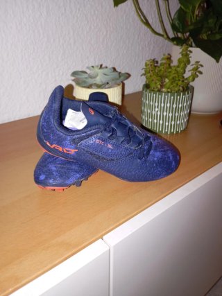 Botas fútbol niño multitacos T.30