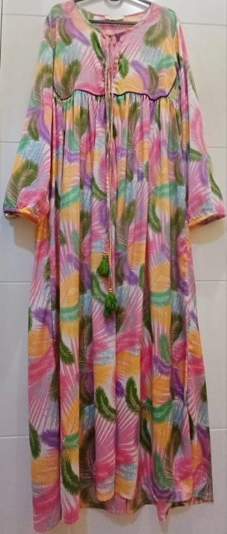 Vestido Multicolor con Estampado de Hojas
