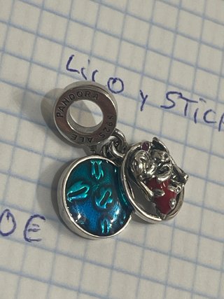 Charms Pandora y plata.