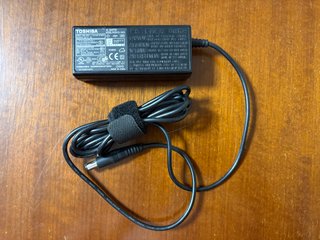 Cargador Toshiba 15V 3A