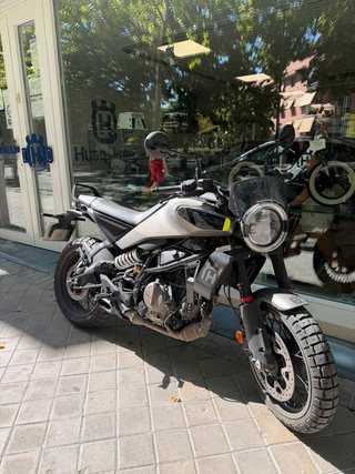 Husqvarna Svartpilen 125 2024 Gris