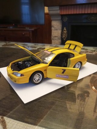 1:18 FORD MUSTANG (JOUEF EVOLUTION)