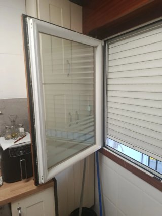 Balconera y ventana de aluminio